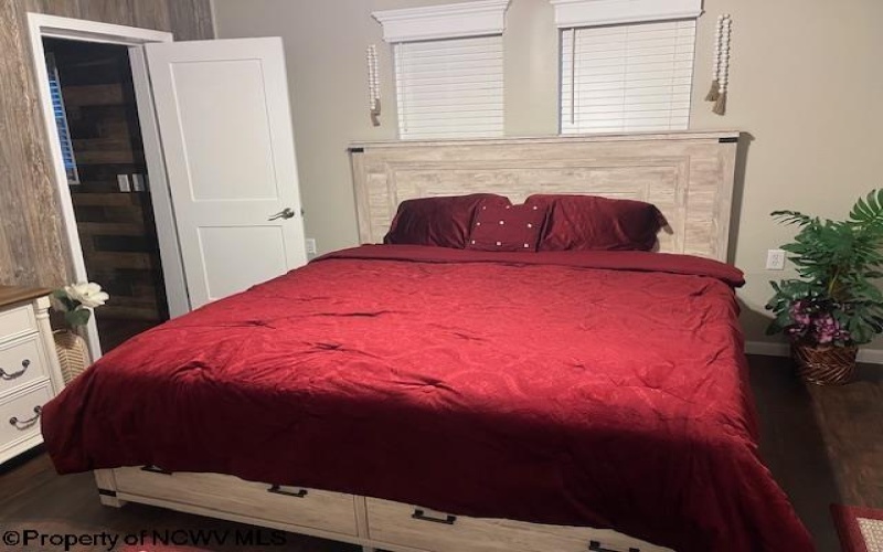 62 Oak Street, Weston, West Virginia 26452, 3 Bedrooms Bedrooms, 8 Rooms Rooms,1 BathroomBathrooms,Single Family Detached,For Sale,Oak,10164538