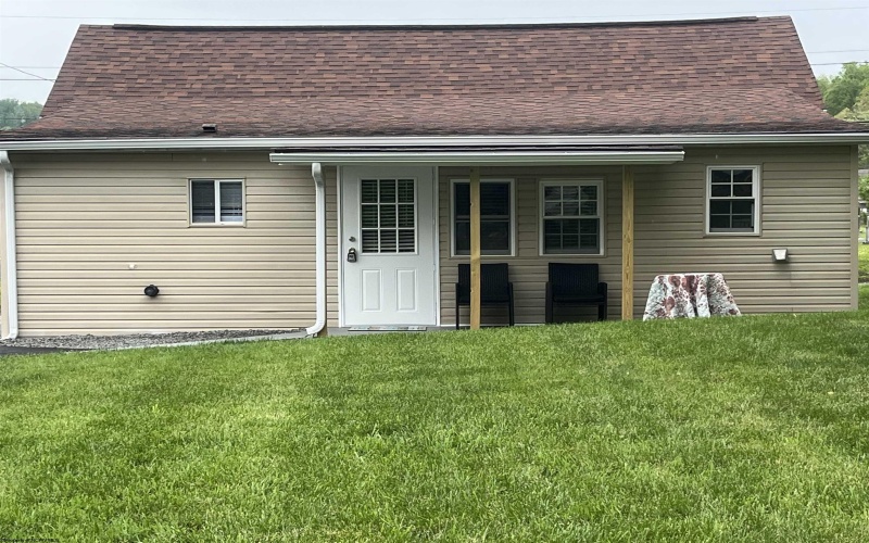 62 Oak Street, Weston, West Virginia 26452, 3 Bedrooms Bedrooms, 8 Rooms Rooms,1 BathroomBathrooms,Single Family Detached,For Sale,Oak,10164538