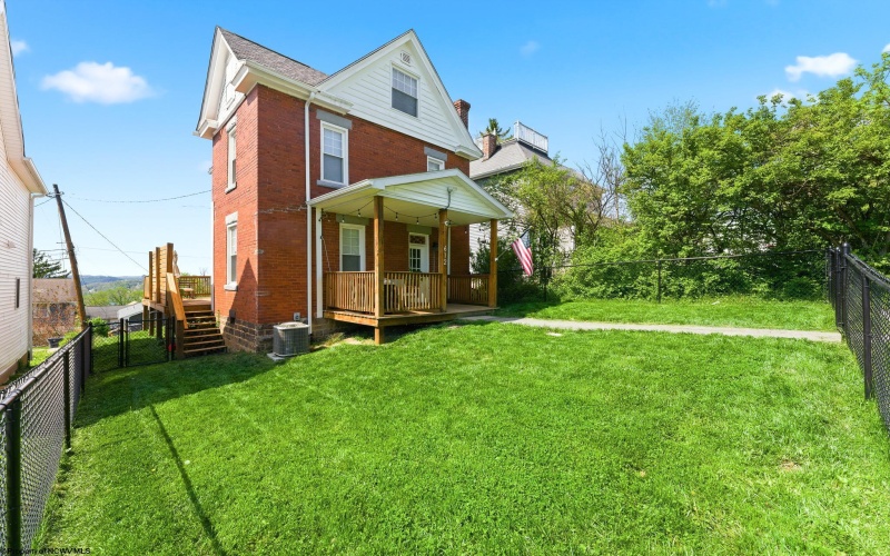 612 Clinton Avenue, Morgantown, West Virginia 26505, 3 Bedrooms Bedrooms, 6 Rooms Rooms,1 BathroomBathrooms,Single Family Detached,For Sale,Clinton,10164526