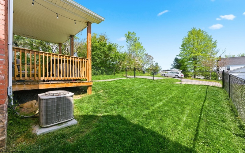612 Clinton Avenue, Morgantown, West Virginia 26505, 3 Bedrooms Bedrooms, 6 Rooms Rooms,1 BathroomBathrooms,Single Family Detached,For Sale,Clinton,10164526