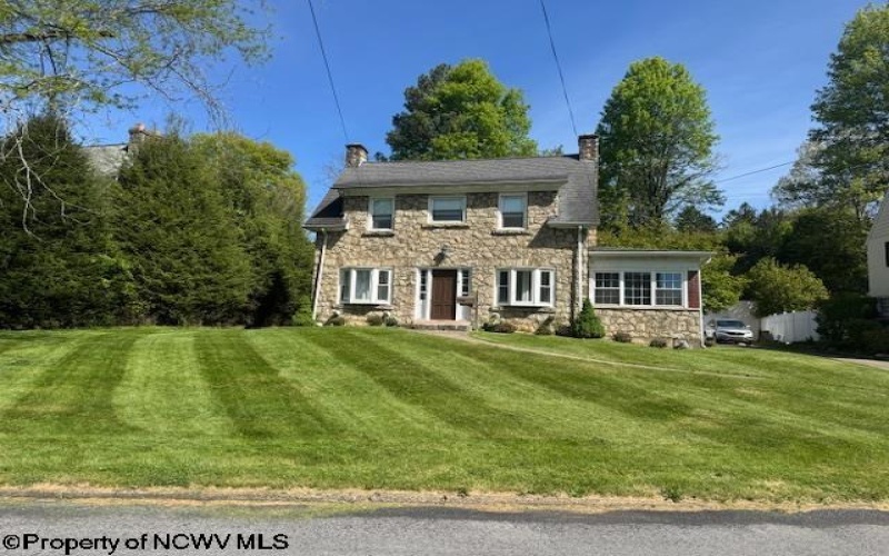 6 Jo Harry Drive, Fairmont, West Virginia 26554, 3 Bedrooms Bedrooms, 9 Rooms Rooms,1 BathroomBathrooms,Single Family Detached,For Sale,Jo Harry,10164533
