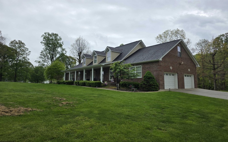 264 Riverdale Drive, Shinnston, West Virginia 26431, 3 Bedrooms Bedrooms, 9 Rooms Rooms,3 BathroomsBathrooms,Single Family Detached,For Sale,Riverdale,10164534