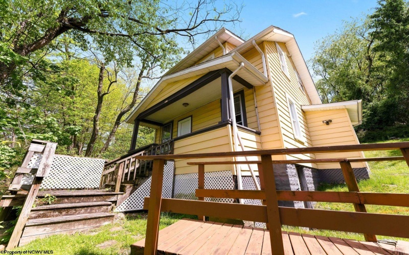 1024 Cayton Street, Morgantown, West Virginia 26505, ,Multi-unit/income,For Sale,Cayton,10164543
