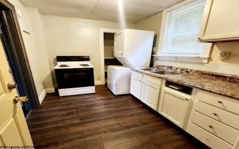 1024 Cayton Street, Morgantown, West Virginia 26505, ,Multi-unit/income,For Sale,Cayton,10164543