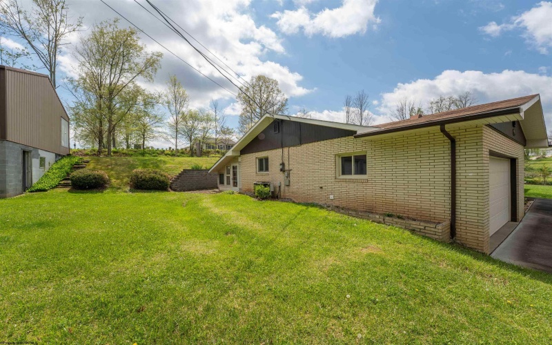 822 Kingwood Pike, Morgantown, West Virginia 26508, 3 Bedrooms Bedrooms, 6 Rooms Rooms,2 BathroomsBathrooms,Single Family Detached,For Sale,Kingwood,10164546
