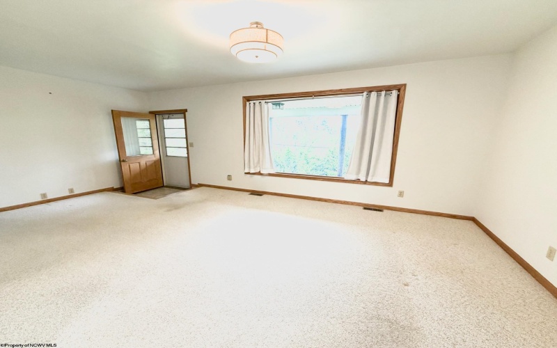 822 Kingwood Pike, Morgantown, West Virginia 26508, 3 Bedrooms Bedrooms, 6 Rooms Rooms,2 BathroomsBathrooms,Single Family Detached,For Sale,Kingwood,10164546