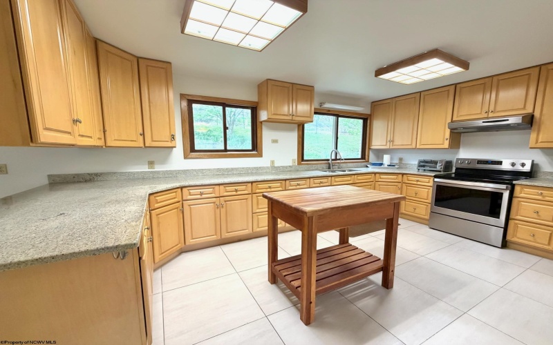 822 Kingwood Pike, Morgantown, West Virginia 26508, 3 Bedrooms Bedrooms, 6 Rooms Rooms,2 BathroomsBathrooms,Single Family Detached,For Sale,Kingwood,10164546