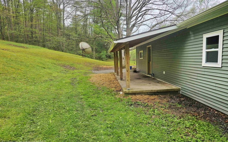 402 Battle Run Road, Wallace, West Virginia 26448, 3 Bedrooms Bedrooms, 5 Rooms Rooms,2 BathroomsBathrooms,Single Family Detached,For Sale,Battle Run,10164560