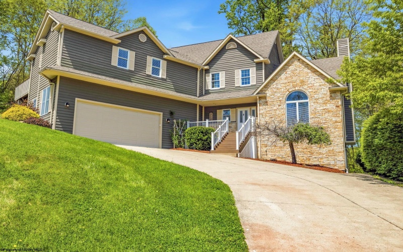 1020 Deerwood Drive, Morgantown, West Virginia 26508, 4 Bedrooms Bedrooms, 10 Rooms Rooms,3 BathroomsBathrooms,Single Family Detached,For Sale,Deerwood,10164554