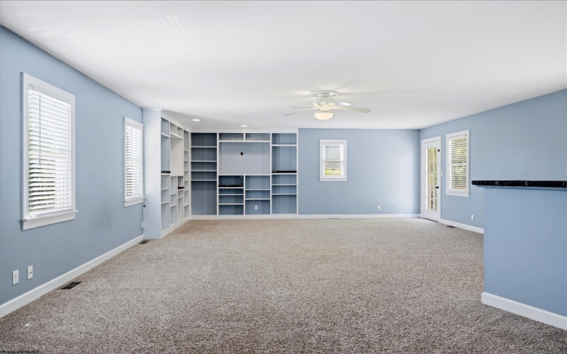 1020 Deerwood Drive, Morgantown, West Virginia 26508, 4 Bedrooms Bedrooms, 10 Rooms Rooms,3 BathroomsBathrooms,Single Family Detached,For Sale,Deerwood,10164554