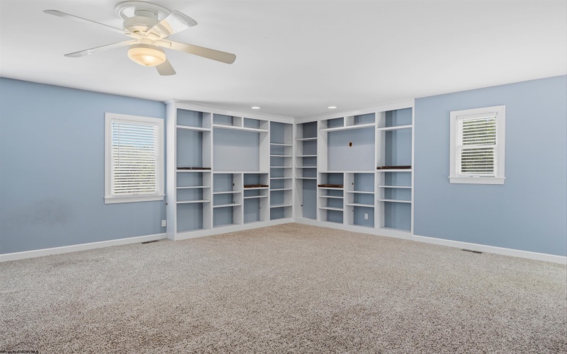 1020 Deerwood Drive, Morgantown, West Virginia 26508, 4 Bedrooms Bedrooms, 10 Rooms Rooms,3 BathroomsBathrooms,Single Family Detached,For Sale,Deerwood,10164554