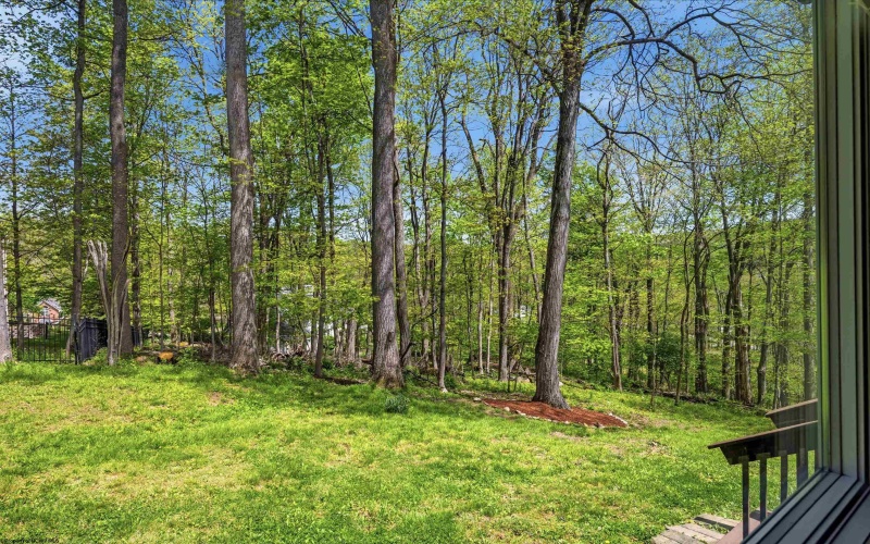 1020 Deerwood Drive, Morgantown, West Virginia 26508, 4 Bedrooms Bedrooms, 10 Rooms Rooms,3 BathroomsBathrooms,Single Family Detached,For Sale,Deerwood,10164554