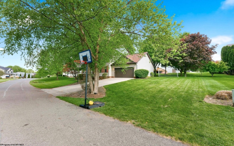 1023 Ashton Drive, Morgantown, West Virginia 26508, 4 Bedrooms Bedrooms, 9 Rooms Rooms,3 BathroomsBathrooms,Single Family Detached,For Sale,Ashton,10164553