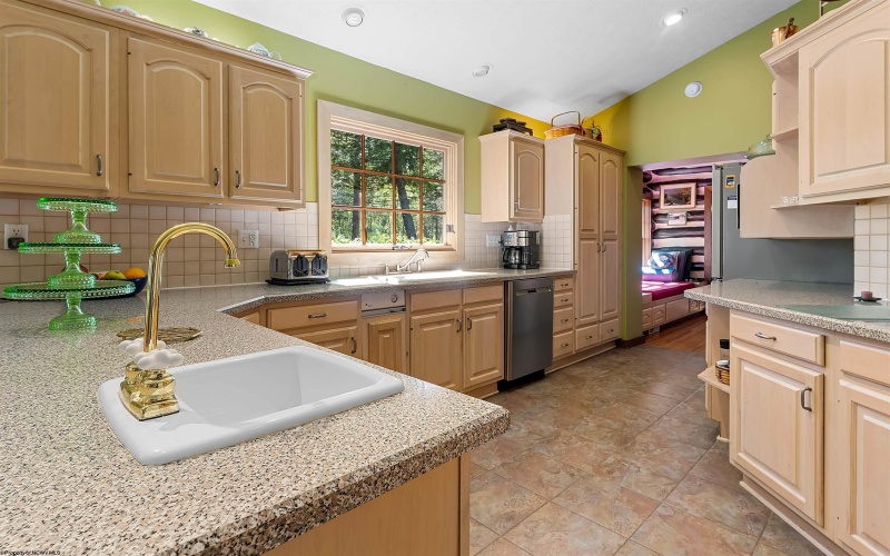 360 Country Club Drive, Terra Alta, West Virginia 26537, 3 Bedrooms Bedrooms, 8 Rooms Rooms,2 BathroomsBathrooms,Single Family Detached,For Sale,Country Club,10164552