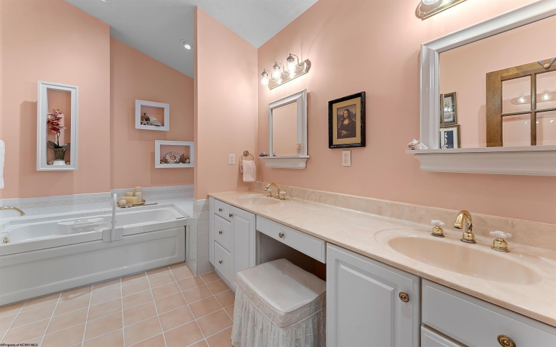 360 Country Club Drive, Terra Alta, West Virginia 26537, 3 Bedrooms Bedrooms, 8 Rooms Rooms,2 BathroomsBathrooms,Single Family Detached,For Sale,Country Club,10164552
