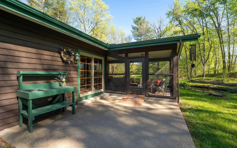 360 Country Club Drive, Terra Alta, West Virginia 26537, 3 Bedrooms Bedrooms, 8 Rooms Rooms,2 BathroomsBathrooms,Single Family Detached,For Sale,Country Club,10164552
