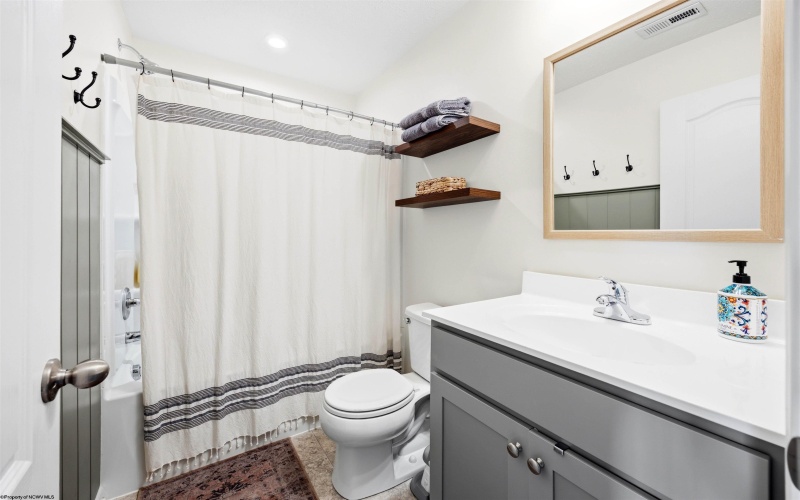 505 Turquoise Lane, Morgantown, West Virginia 26508, 3 Bedrooms Bedrooms, 6 Rooms Rooms,2 BathroomsBathrooms,Single Family Attached,For Sale,Turquoise,10164581