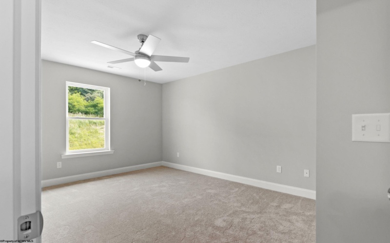 292 Red Oak Lane, Morgantown, West Virginia 26501, 3 Bedrooms Bedrooms, 7 Rooms Rooms,2 BathroomsBathrooms,Single Family Attached,For Sale,Red Oak,10164597