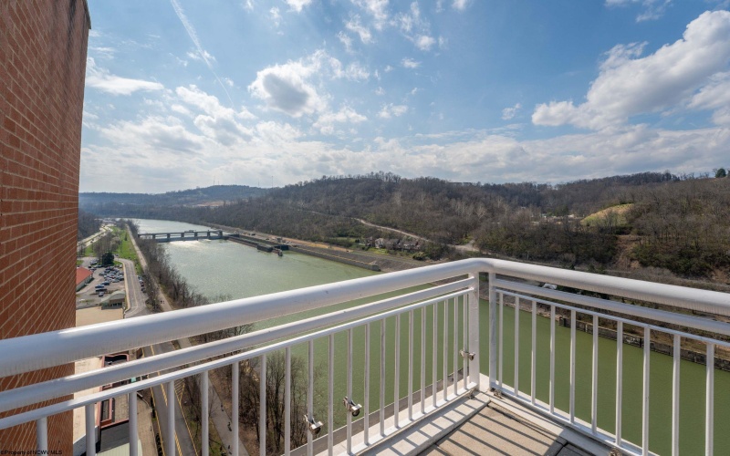 2 Waterfront 17 W Place, Morgantown, West Virginia 26501, 3 Bedrooms Bedrooms, 6 Rooms Rooms,2 BathroomsBathrooms,Single Family Attached,For Sale,Waterfront 17 W,10164582