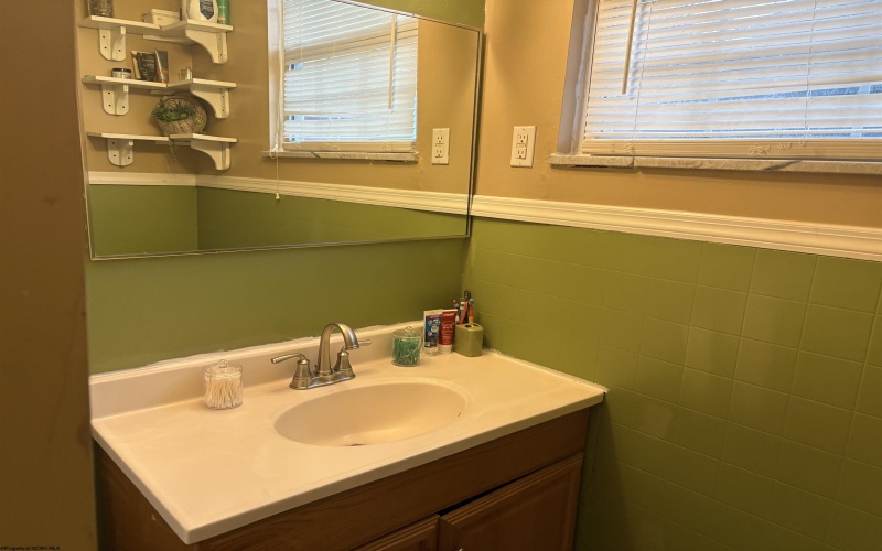 306 5th Street, Fairmont, West Virginia 26554, 3 Bedrooms Bedrooms, 6 Rooms Rooms,1 BathroomBathrooms,Single Family Detached,For Sale,5th,10164567