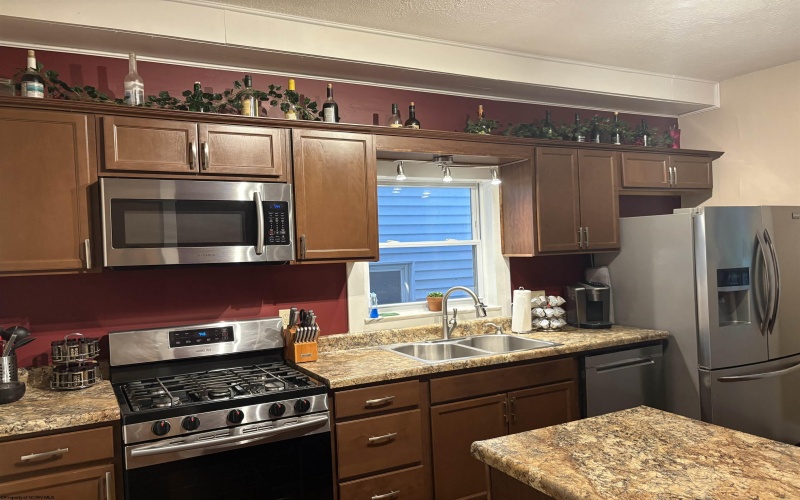 306 5th Street, Fairmont, West Virginia 26554, 3 Bedrooms Bedrooms, 6 Rooms Rooms,1 BathroomBathrooms,Single Family Detached,For Sale,5th,10164567