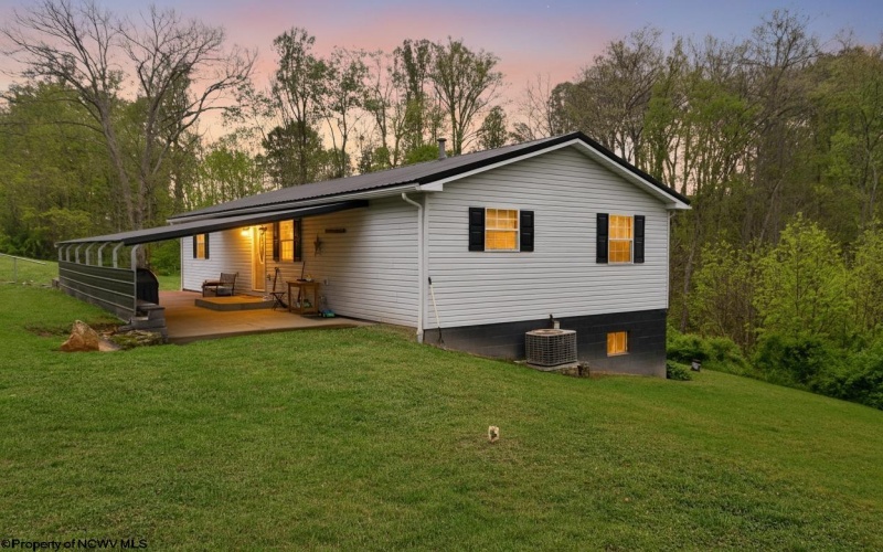 113 Porter Avenue, Farmington, West Virginia 26571, 3 Bedrooms Bedrooms, 5 Rooms Rooms,2 BathroomsBathrooms,Single Family Detached,For Sale,Porter,10164573