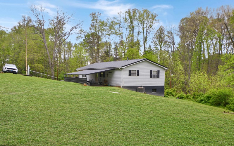 113 Porter Avenue, Farmington, West Virginia 26571, 3 Bedrooms Bedrooms, 5 Rooms Rooms,2 BathroomsBathrooms,Single Family Detached,For Sale,Porter,10164573