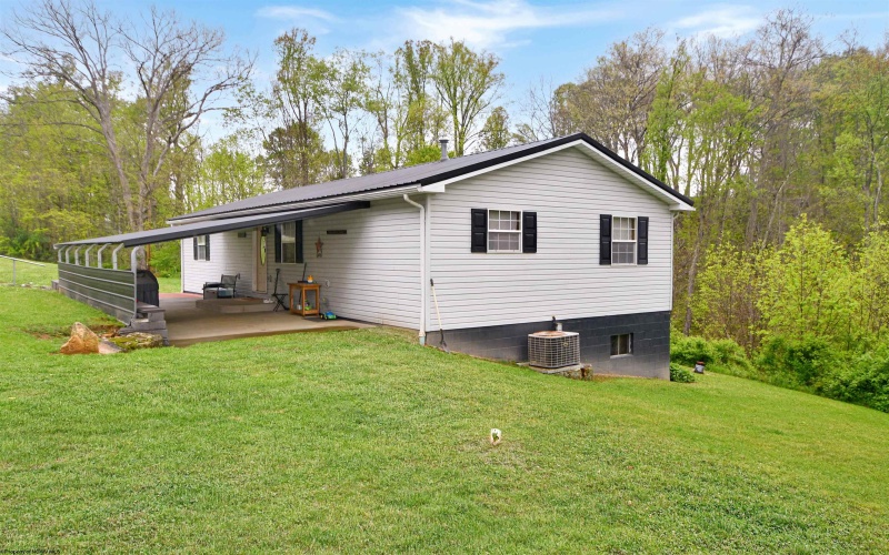 113 Porter Avenue, Farmington, West Virginia 26571, 3 Bedrooms Bedrooms, 5 Rooms Rooms,2 BathroomsBathrooms,Single Family Detached,For Sale,Porter,10164573