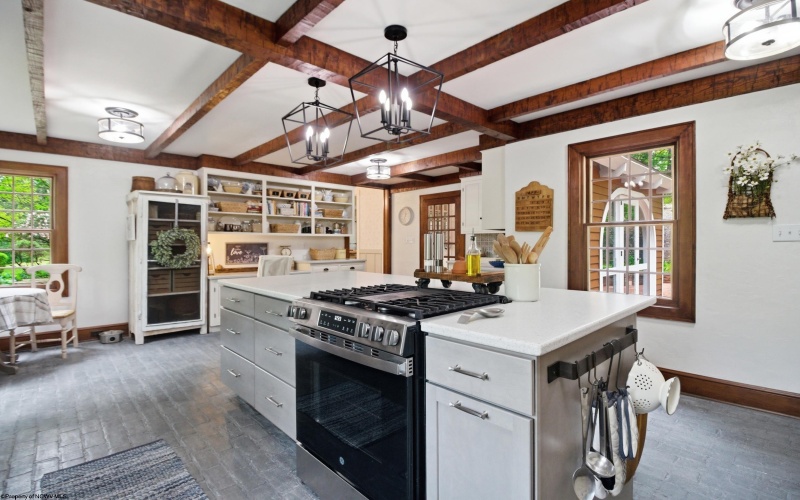 1570 Country Club Road, Clarksburg, West Virginia 26301, 4 Bedrooms Bedrooms, 8 Rooms Rooms,2 BathroomsBathrooms,Single Family Detached,For Sale,Country Club,10164568