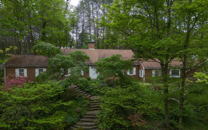 1570 Country Club Road, Clarksburg, West Virginia 26301, 4 Bedrooms Bedrooms, 8 Rooms Rooms,2 BathroomsBathrooms,Single Family Detached,For Sale,Country Club,10164568