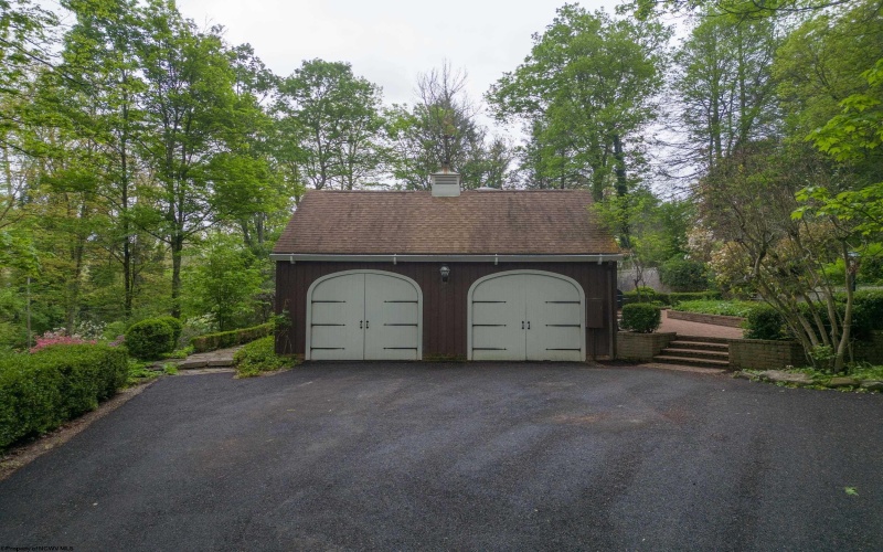 1570 Country Club Road, Clarksburg, West Virginia 26301, 4 Bedrooms Bedrooms, 8 Rooms Rooms,2 BathroomsBathrooms,Single Family Detached,For Sale,Country Club,10164568