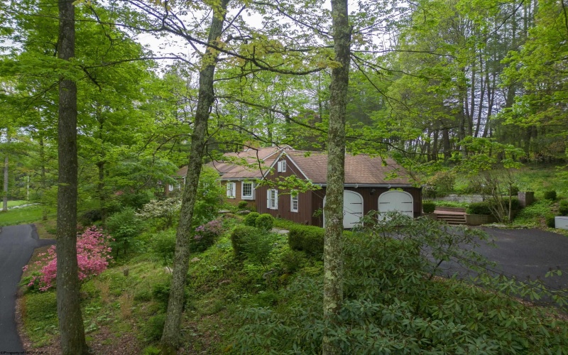 1570 Country Club Road, Clarksburg, West Virginia 26301, 4 Bedrooms Bedrooms, 8 Rooms Rooms,2 BathroomsBathrooms,Single Family Detached,For Sale,Country Club,10164568