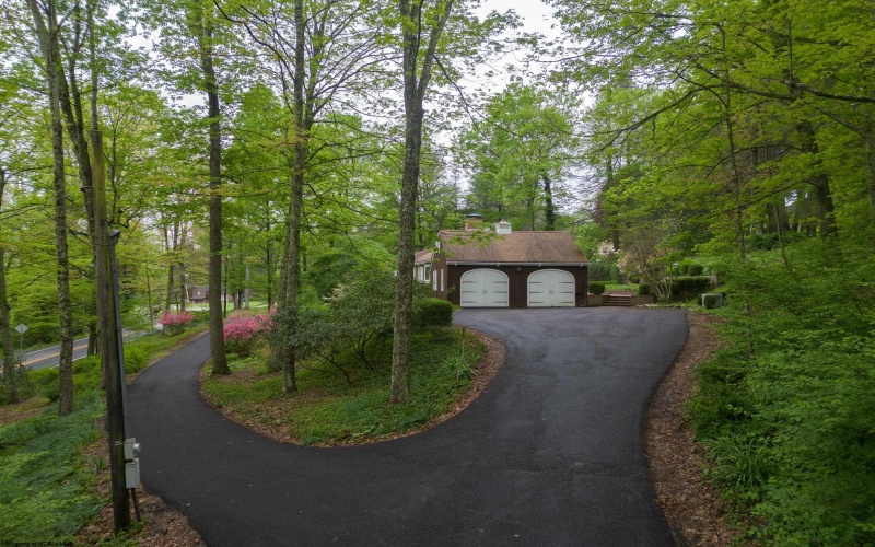 1570 Country Club Road, Clarksburg, West Virginia 26301, 4 Bedrooms Bedrooms, 8 Rooms Rooms,2 BathroomsBathrooms,Single Family Detached,For Sale,Country Club,10164568
