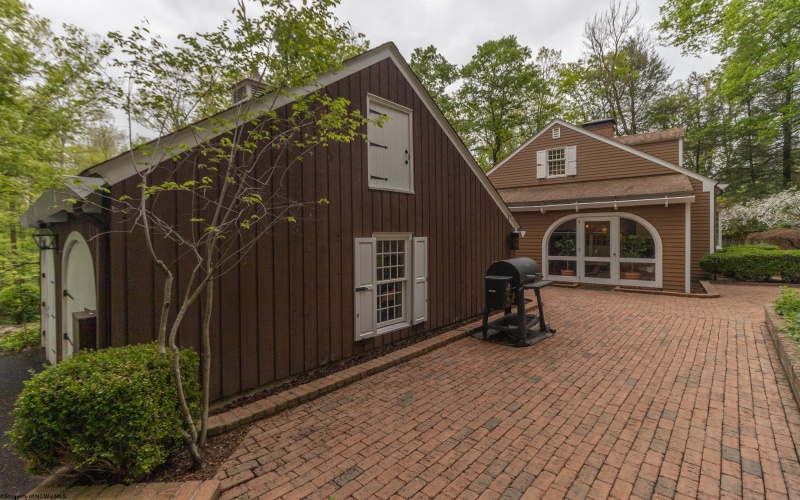 1570 Country Club Road, Clarksburg, West Virginia 26301, 4 Bedrooms Bedrooms, 8 Rooms Rooms,2 BathroomsBathrooms,Single Family Detached,For Sale,Country Club,10164568