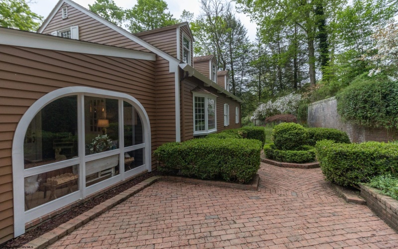 1570 Country Club Road, Clarksburg, West Virginia 26301, 4 Bedrooms Bedrooms, 8 Rooms Rooms,2 BathroomsBathrooms,Single Family Detached,For Sale,Country Club,10164568