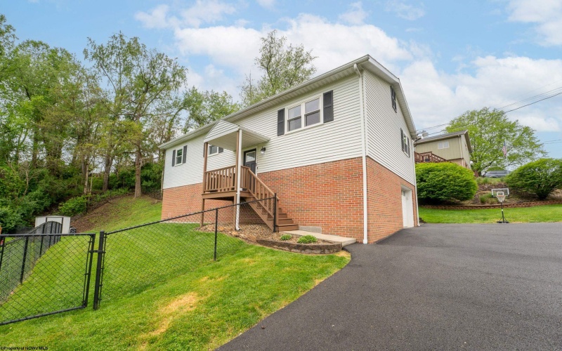 2299 Meadows Drive, Morgantown, West Virginia 26505, 3 Bedrooms Bedrooms, 6 Rooms Rooms,1 BathroomBathrooms,Single Family Detached,For Sale,Meadows,10164570