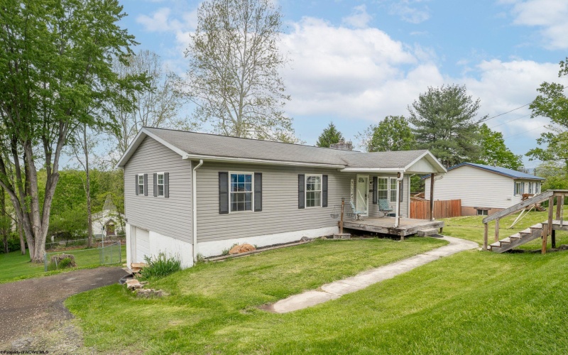 418 Shawnee Drive, Morgantown, West Virginia 26508, 3 Bedrooms Bedrooms, 7 Rooms Rooms,1 BathroomBathrooms,Single Family Detached,For Sale,Shawnee,10164579