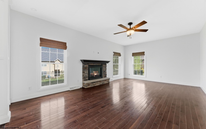 8 Cardiff Drive, Morgantown, West Virginia 26508-0000, 4 Bedrooms Bedrooms, 10 Rooms Rooms,3 BathroomsBathrooms,Single Family Detached,For Sale,Cardiff,10164583