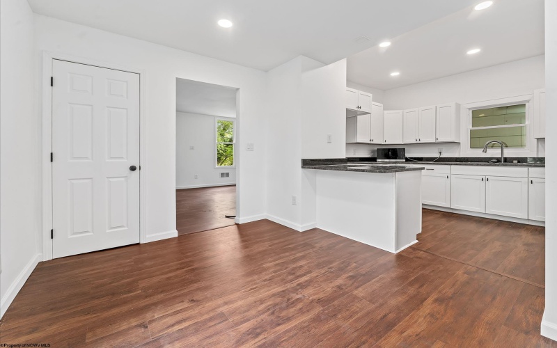 44 Edgehill Street, Morgantown, West Virginia 26501, 3 Bedrooms Bedrooms, 5 Rooms Rooms,1 BathroomBathrooms,Single Family Detached,For Sale,Edgehill,10164574