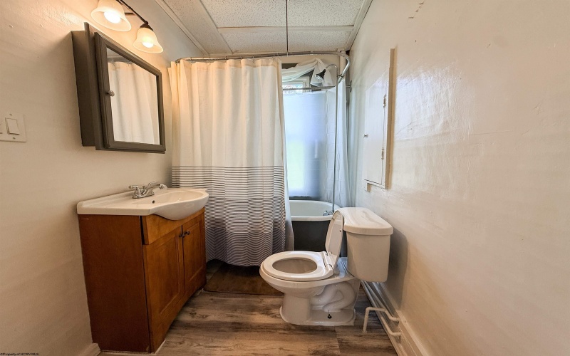 129 Thorn Street, Clarksburg, West Virginia 26301, 2 Bedrooms Bedrooms, 4 Rooms Rooms,1 BathroomBathrooms,Single Family Detached,For Sale,Thorn,10164576