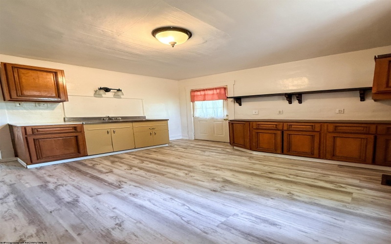 129 Thorn Street, Clarksburg, West Virginia 26301, 2 Bedrooms Bedrooms, 4 Rooms Rooms,1 BathroomBathrooms,Single Family Detached,For Sale,Thorn,10164576
