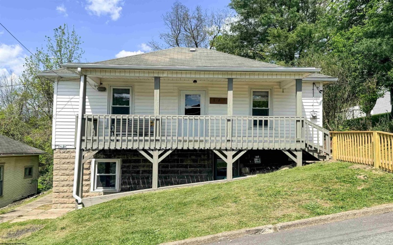 129 Thorn Street, Clarksburg, West Virginia 26301, 2 Bedrooms Bedrooms, 4 Rooms Rooms,1 BathroomBathrooms,Single Family Detached,For Sale,Thorn,10164576
