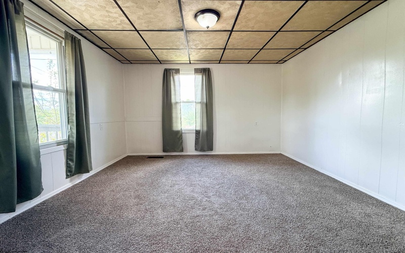 129 Thorn Street, Clarksburg, West Virginia 26301, 2 Bedrooms Bedrooms, 4 Rooms Rooms,1 BathroomBathrooms,Single Family Detached,For Sale,Thorn,10164576