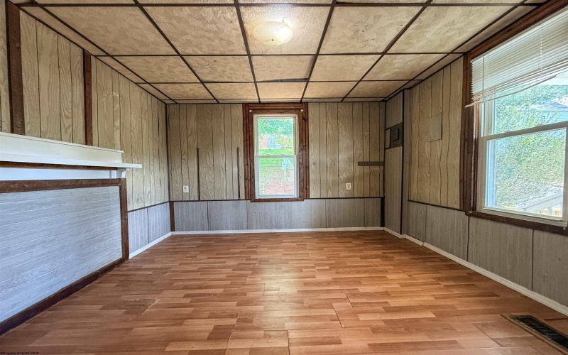 129 Thorn Street, Clarksburg, West Virginia 26301, 2 Bedrooms Bedrooms, 4 Rooms Rooms,1 BathroomBathrooms,Single Family Detached,For Sale,Thorn,10164576