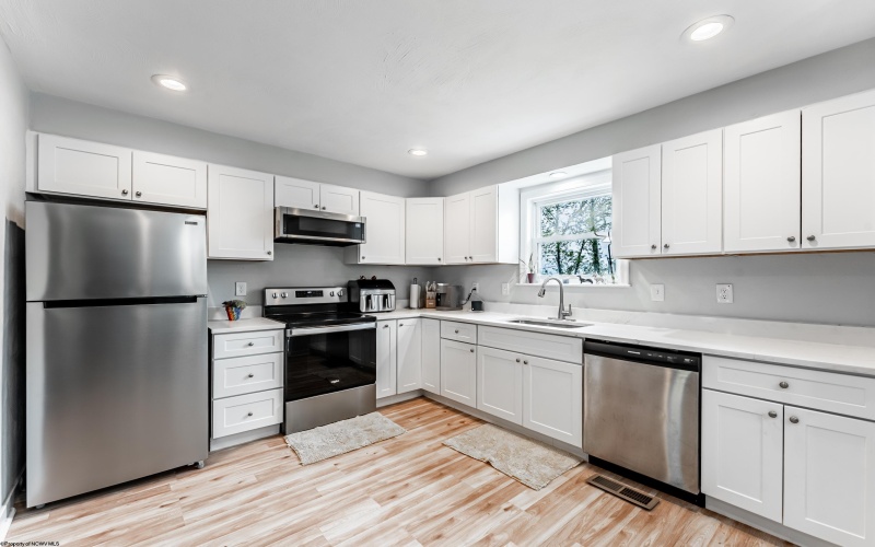 921 Revere Street, Morgantown, West Virginia 26505, 4 Bedrooms Bedrooms, 7 Rooms Rooms,2 BathroomsBathrooms,Single Family Detached,For Sale,Revere,10164577