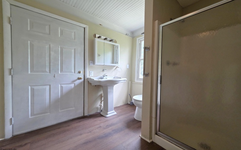 1300 Hillcrest Road, Fairmont, West Virginia 26554, 3 Bedrooms Bedrooms, 6 Rooms Rooms,2 BathroomsBathrooms,Single Family Detached,For Sale,Hillcrest,10164588