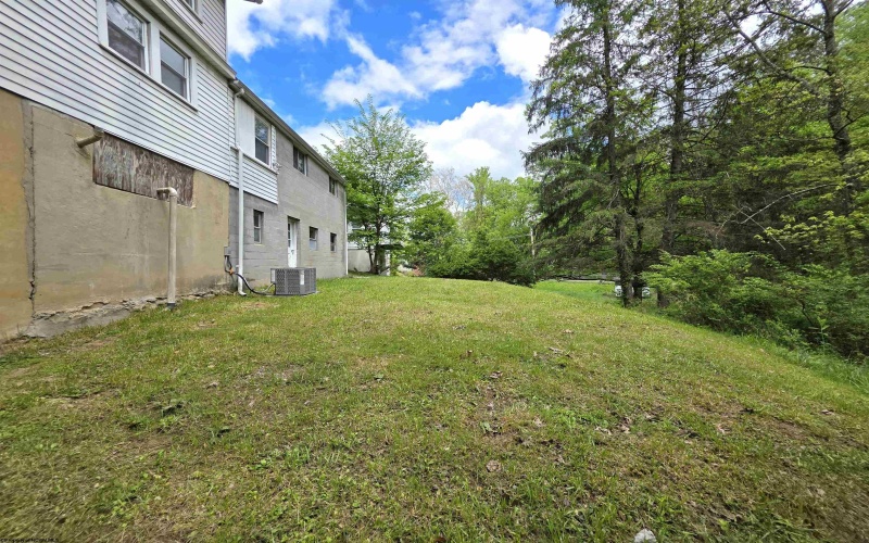 1300 Hillcrest Road, Fairmont, West Virginia 26554, 3 Bedrooms Bedrooms, 6 Rooms Rooms,2 BathroomsBathrooms,Single Family Detached,For Sale,Hillcrest,10164588