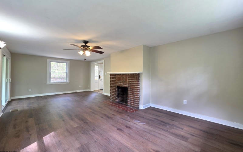 1300 Hillcrest Road, Fairmont, West Virginia 26554, 3 Bedrooms Bedrooms, 6 Rooms Rooms,2 BathroomsBathrooms,Single Family Detached,For Sale,Hillcrest,10164588