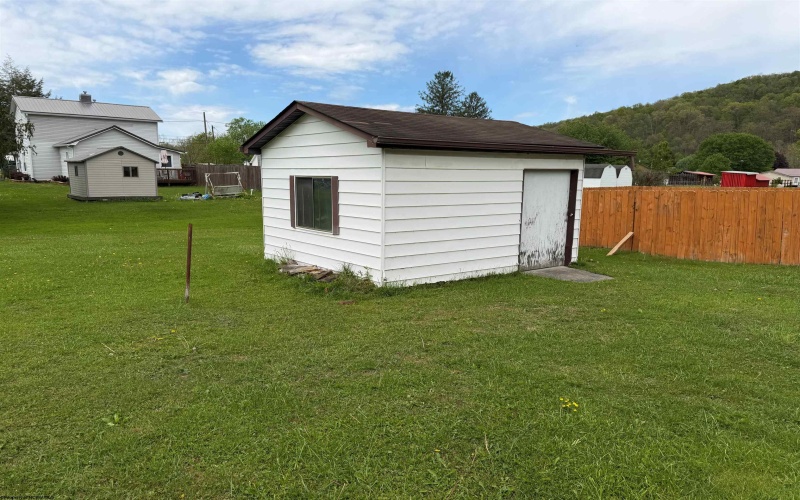 139 Custer Street, Belington, West Virginia 26250, 3 Bedrooms Bedrooms, 7 Rooms Rooms,1 BathroomBathrooms,Single Family Detached,For Sale,Custer,10164596