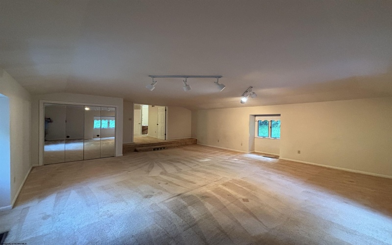 121 Stoneybrook Road, Clarksburg, West Virginia 26301-5658, 3 Bedrooms Bedrooms, 8 Rooms Rooms,2 BathroomsBathrooms,Single Family Detached,For Sale,Stoneybrook,10160756